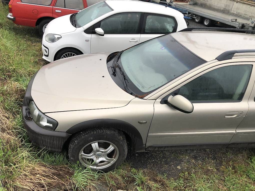 Volvo Automobili: Volvo V70 XC 2.4 T AWD – Difettoso da Horgen venduto da Mr.Murphy 1