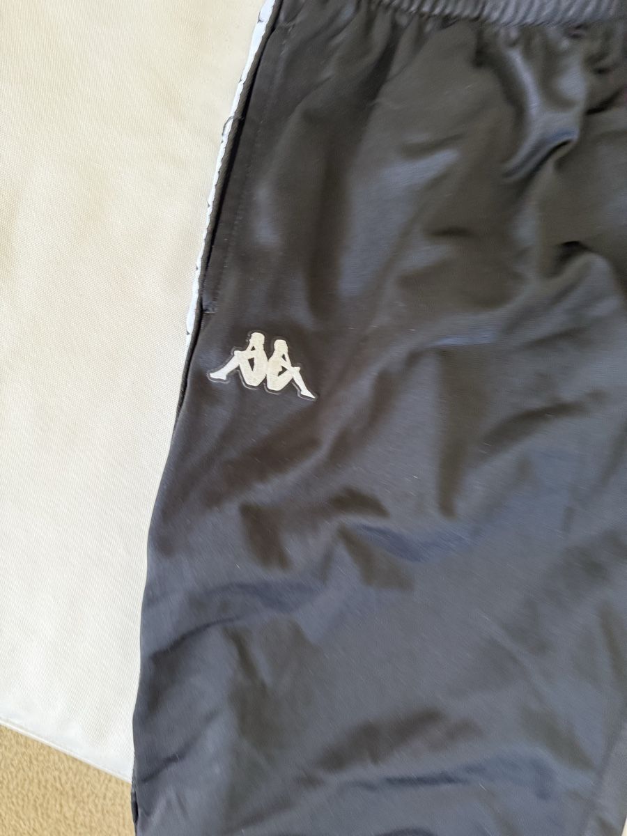 Kappa Pantaloni: Kappa Shorts schwarz Medium  – Nuovo (secondo la descrizione) da Ehrendingen venduto da edelkram 1