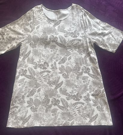 Sommerliches Kleid mit Muster, ca. Grösse 44 Top!