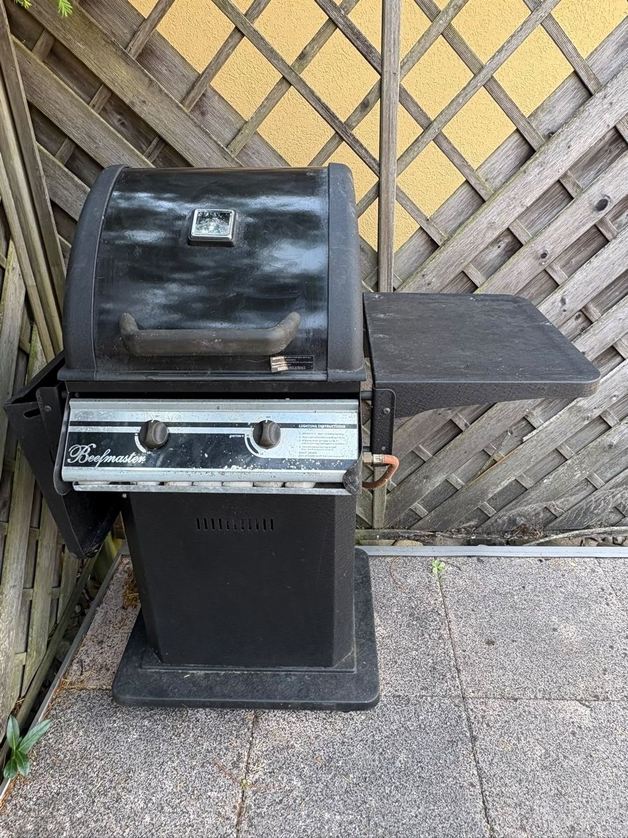 Griglie: Gasgrill Beefmaster mit 2 Seitenteilen – Usato da Kestenholz venduto da sac_mx8y