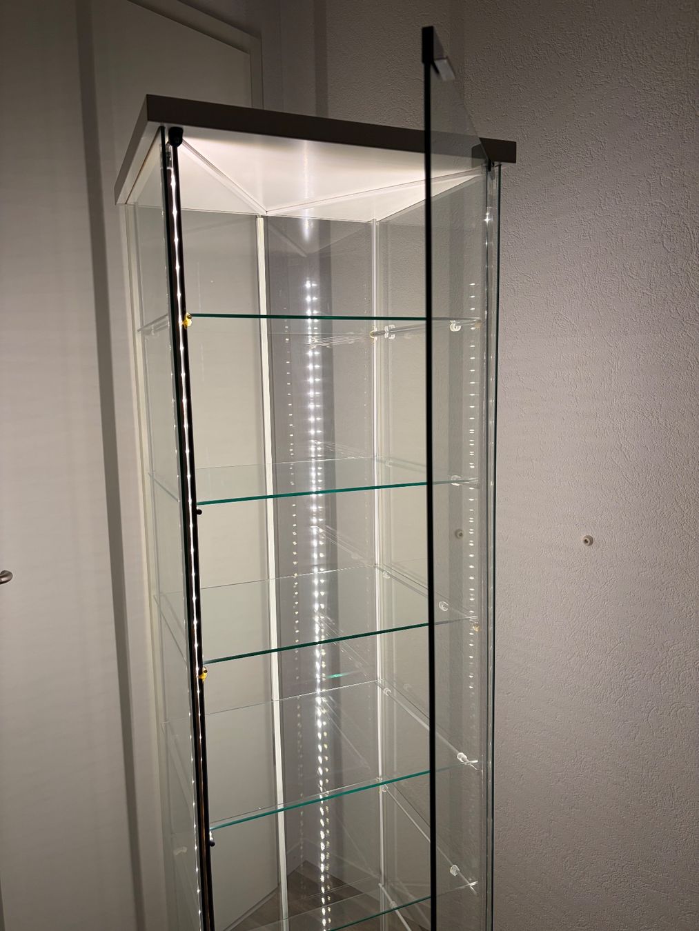 Ikea Vitrines: Glasvitrine mit LED-Beleuchtung – D'occasion à Winterthur par belli14 3