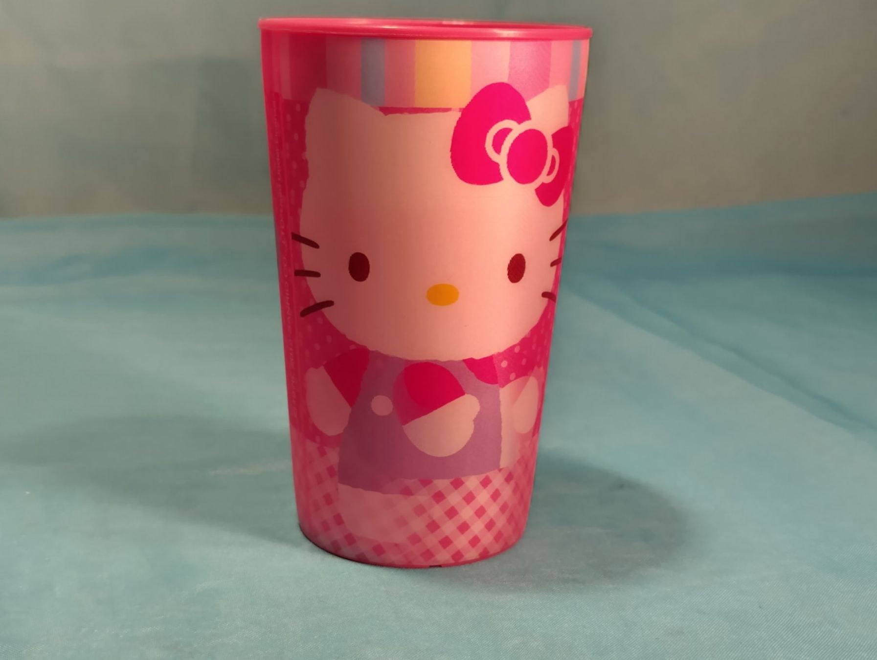 Tazze: Hello Kitty Becher mit Wechselbilder, 2.5dl – Usato da Bellach venduto da JingleCherry