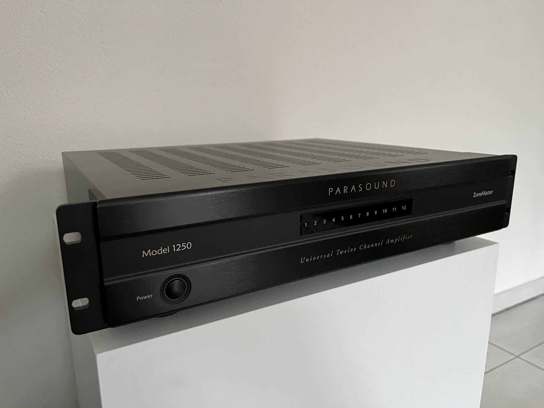 Parasound Verstärker: 12-Kanal Endstufe Parasound ZoneMaster 1250 – Gebraucht aus Zürich von markus767
