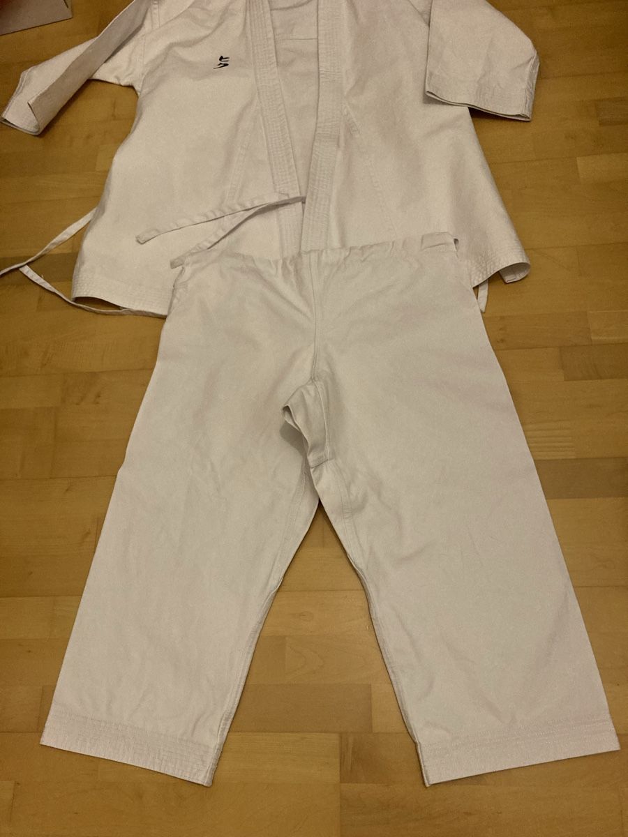 Kimono: Karate Gi Grösse 160 – Usato da Kesswil venduto da Branca-01 2