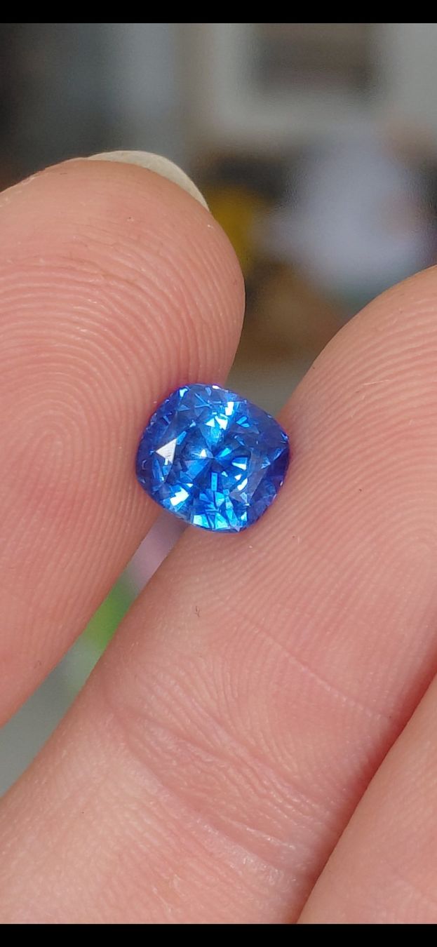Pierres précieuses: Saphir Blue Vividly saturation – D'occasion à Bévilard par Yougems 4