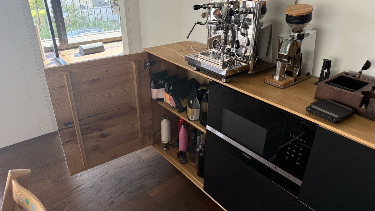Credenze: Sideboard with built in microwave custom made – Usato da Rüschlikon venduto da sergir 4