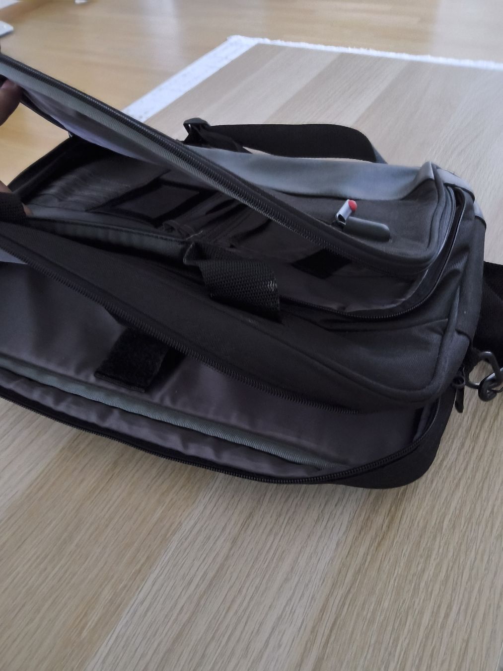 Borse: Hochwertige Thinkpad Ultraportable Laptoptasche – Usato da Münchenstein venduto da dr.fe.96 2