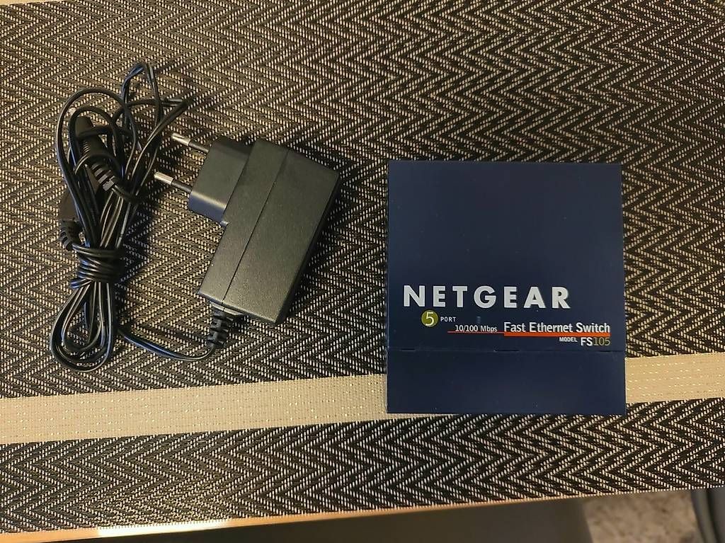 Netgear Modem & Router: Switch Ethernet 5 ports Netgear ProSafe FS105 v2 – Usato da Genève venduto da lol024