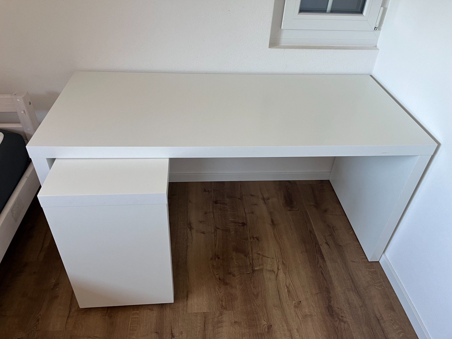 Schreibtische: Schreibtisch Weiss - Ausziehbar – Gebraucht aus Leuggern von Yzerman2 2