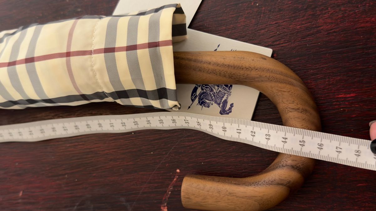 Burberry Ombrelli: Burberry Schirm mit Holzgriff, Neu – Nuovo e nell'imballaggio originale da Lachen SZ venduto da HelvetiaLuxury 9