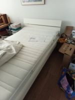 Vollelektrisches Bett weiss mit Lattenrost Lattoflex