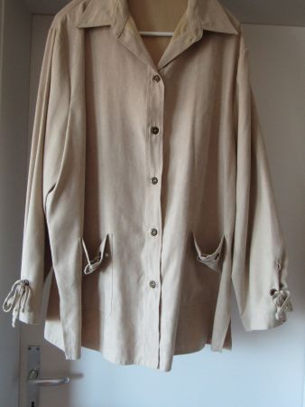 blouse beige ou veste légère / t. 46