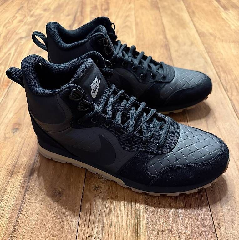 Nike Scarpe da donna: Nike MD Runner 2 Mid Prem - Farbe Schwarz - Grösse 41 – Nuovo (secondo la descrizione) da Brittnau venduto da andyk73 1
