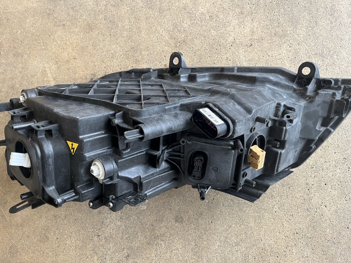 VW Fari: VW Scheinwerfer rechts 7P1941752B gebraucht – Usato da Ballwil venduto da Bueri23 3