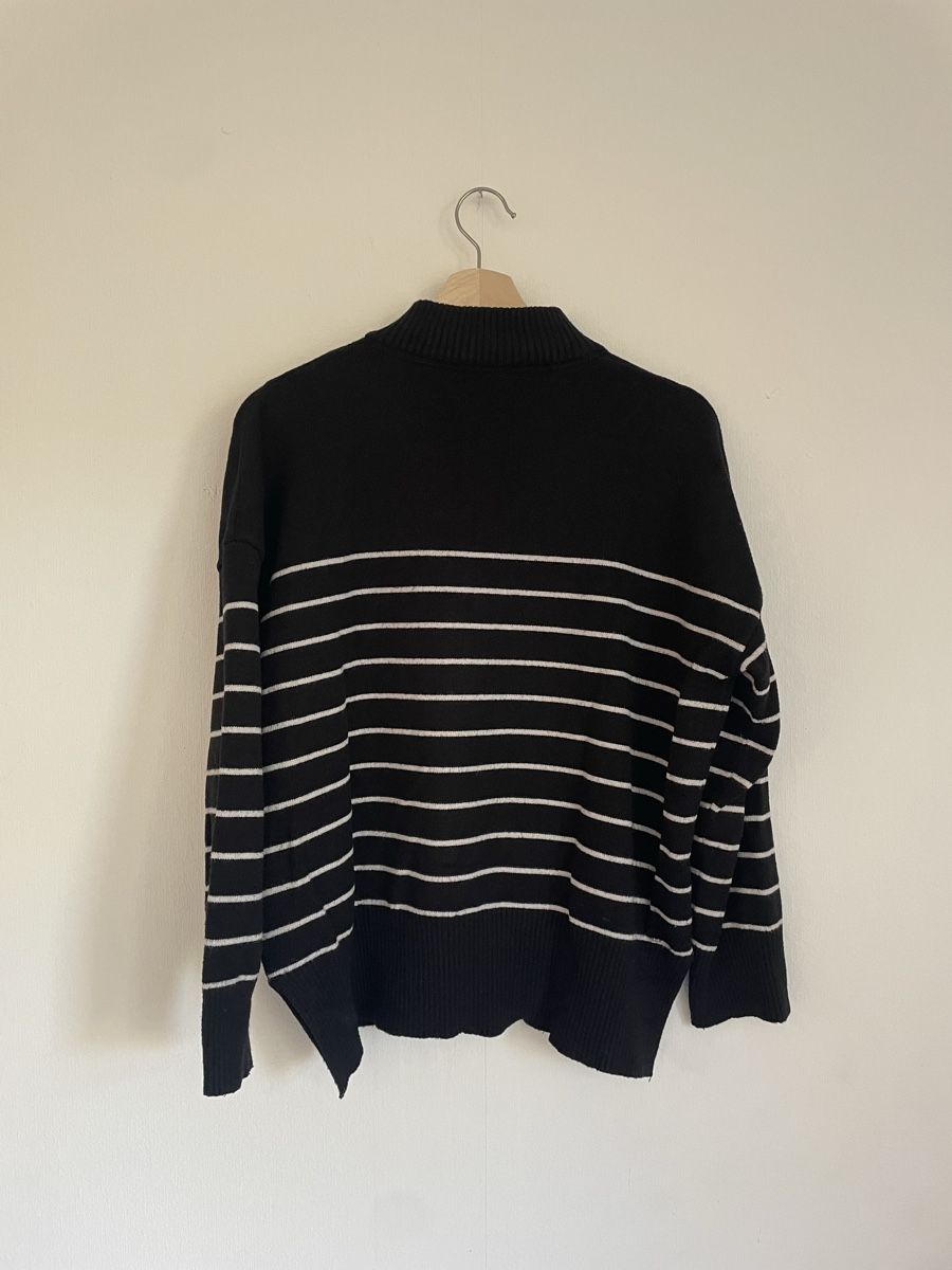 Maglioni & Felpe: Black Pullover with white strings – Usato da Zürich venduto da ros_5l6z 1