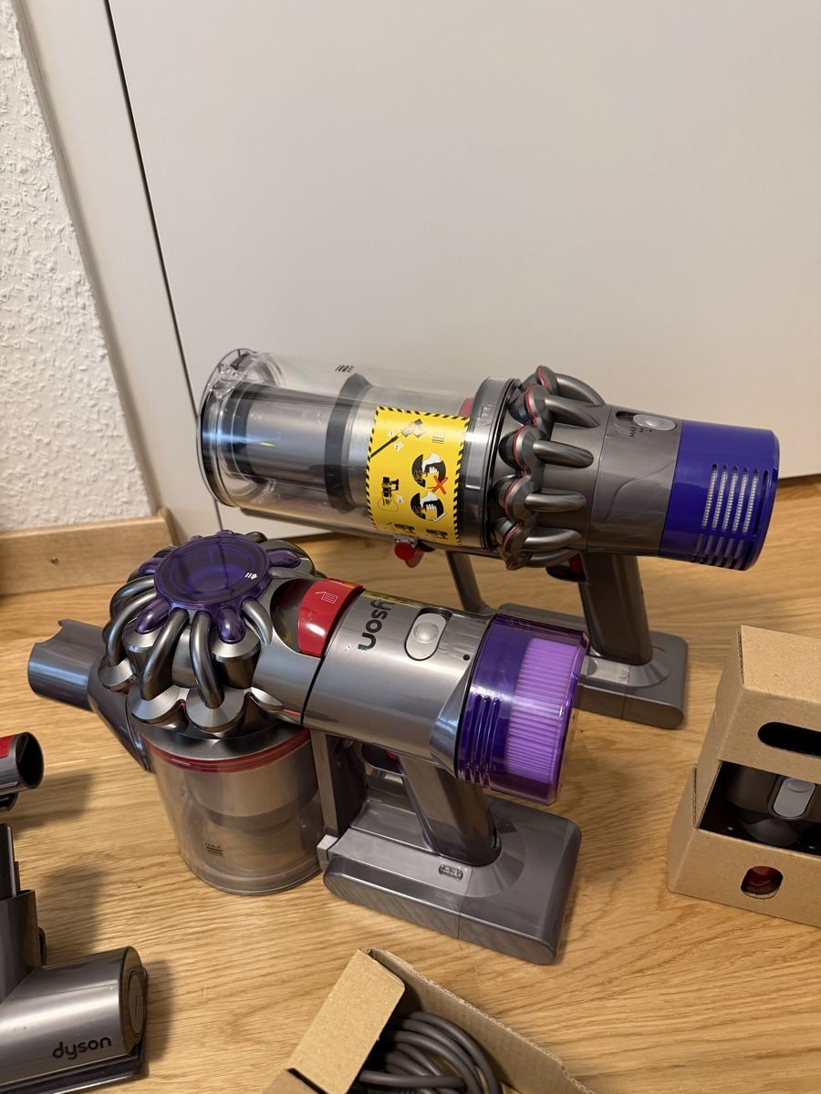 Dyson Staubsauger & Zubehör: Dyson V10 et Dyson V8  – Gebraucht aus Meyrin von SA_3006 1