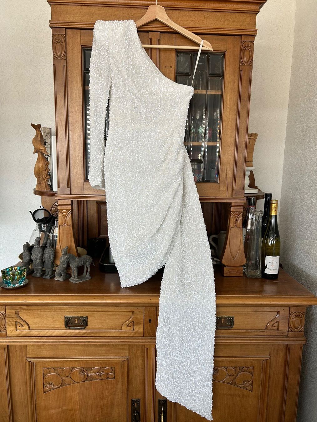Robes: Pailetten Kleid mit Schleppe – Neuf (Voir description) à Frauenfeld par isa_9cy7 6