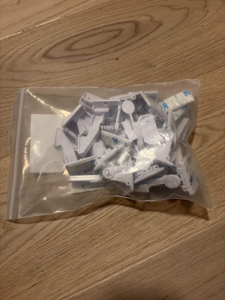 Supporti a parete: 10 Stk. Schubladensicherung zum kleben oder bohren – Nuovo e nell'imballaggio originale da Schaffhausen venduto da sam_8jng