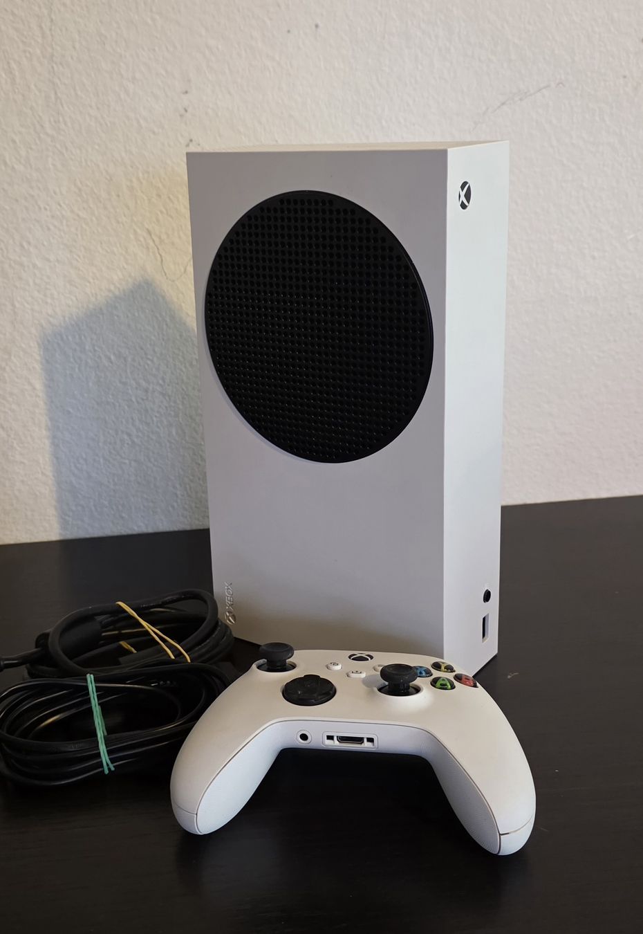 Microsoft Konsolen: Xbox Serise S Comme neuve  – Gebraucht aus Lausanne von qoq_x7cl