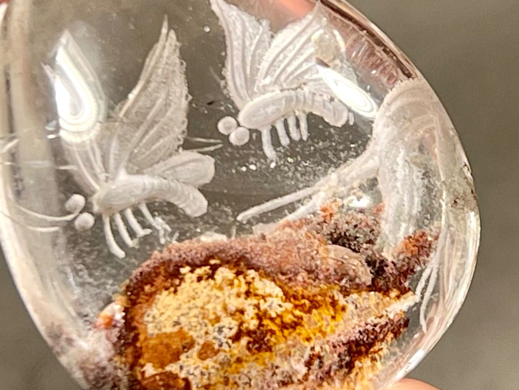 Ciondoli: Pendentif cristal de roche sculpté de papillons – Usato da Genève venduto da DELIRBEADS 4