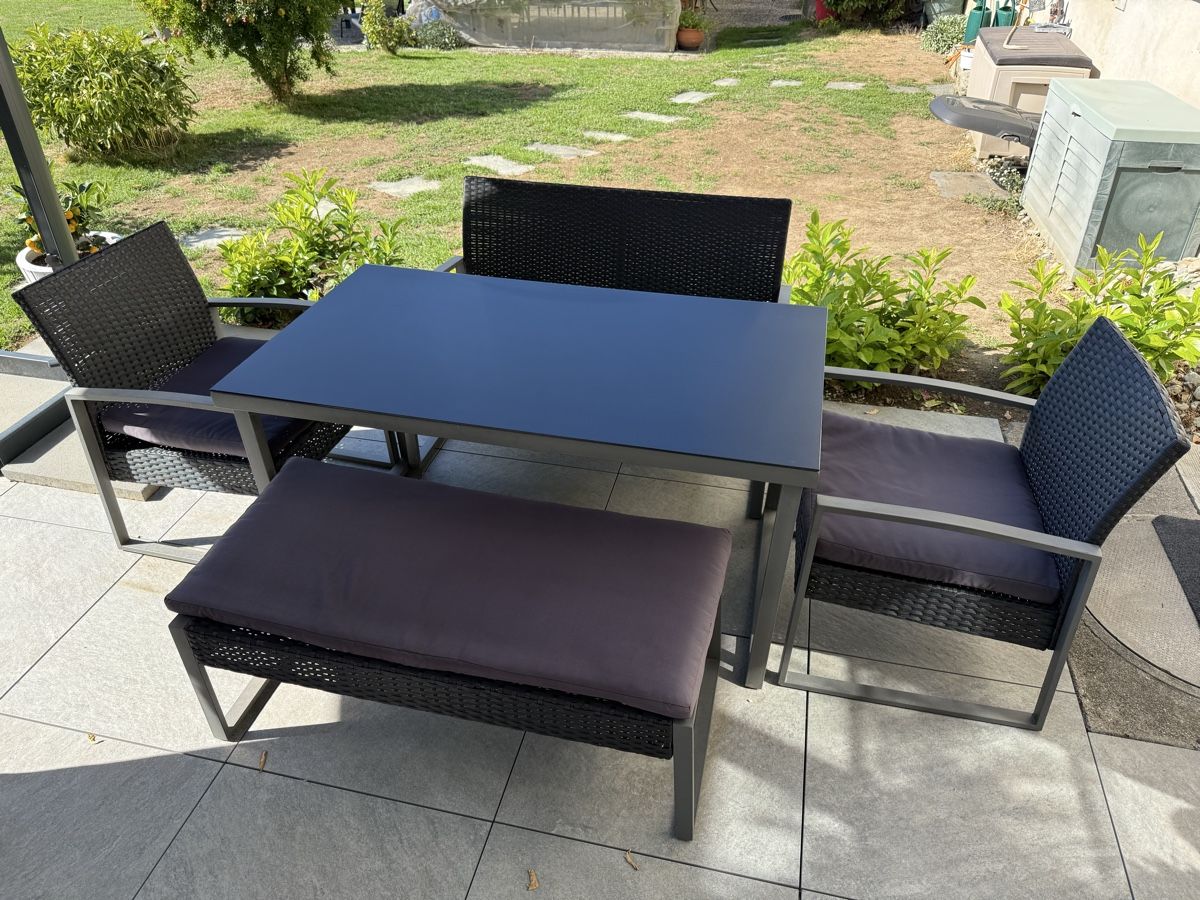 Tischset: Ensemble table et chaises jardin 4 pers. gris anthracite  – Gebraucht aus Crissier von ballydoolagh