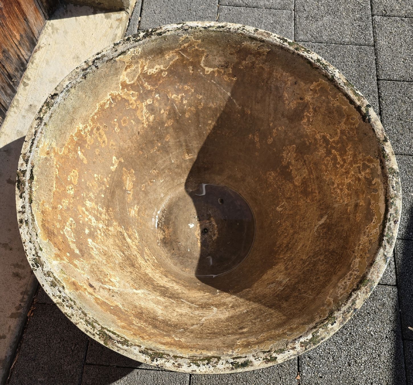 Eternit Vasi per fiori: Grosser Eternitpflanzkübel  71cm Durchm. – Usato da Walkringen venduto da Vanuca 7