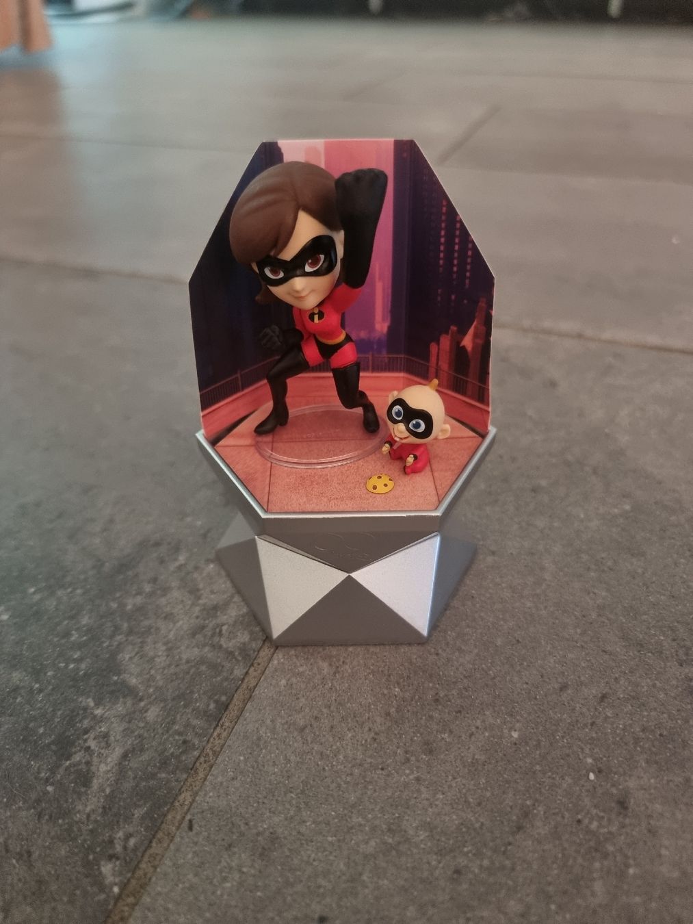 Disney Statuette: The Incredibles Elastigirl & Jack-Jack Figuren Set – Nuovo (secondo la descrizione) da Zweidlen venduto da VG159 1