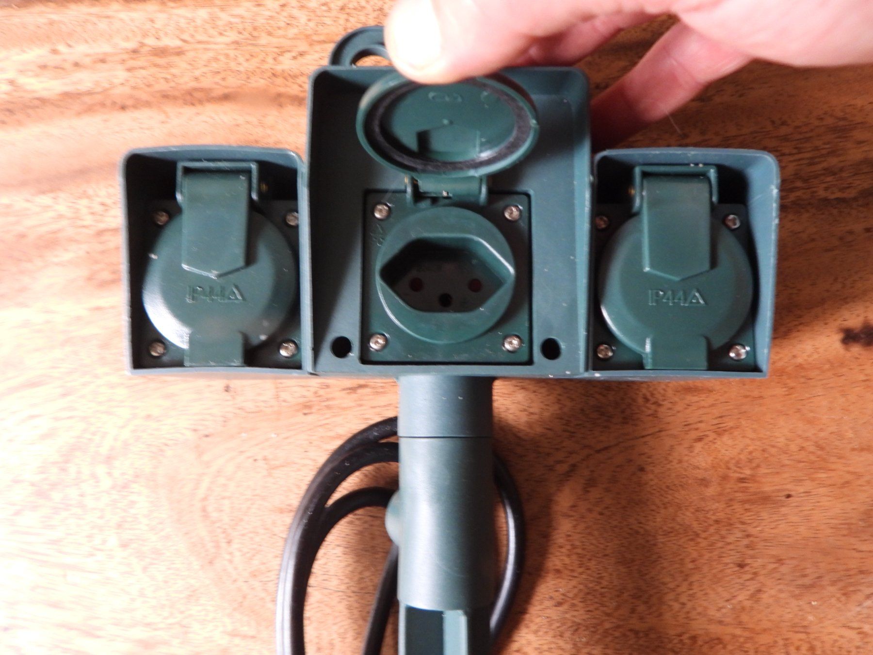 Alimentazione elettrica: Outdoor Stromverteiler IP44 – Nuovo (secondo la descrizione) da Tavannes venduto da jimananas 1