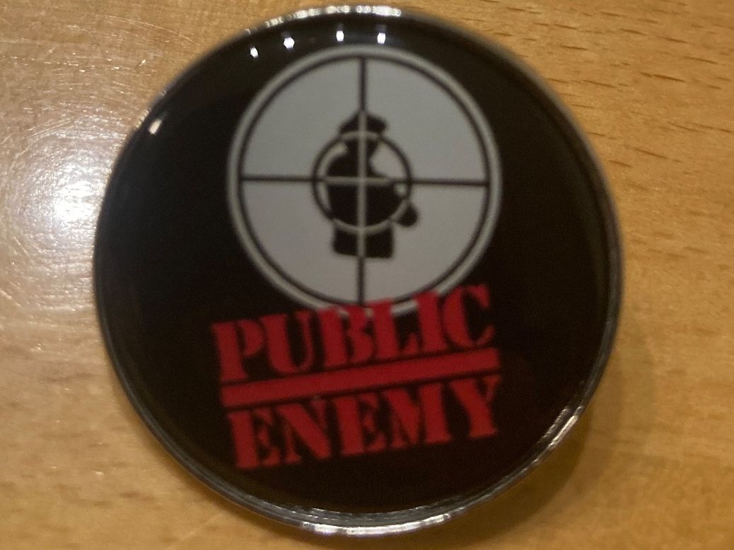 Spille & Fermagli: Public Enemy  Pin Anstecker Hip Hop – Nuovo (secondo la descrizione) da Horn venduto da abutre72