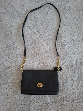 Sac bandoulière Coach noir cuir femme avec chaîne dorée
