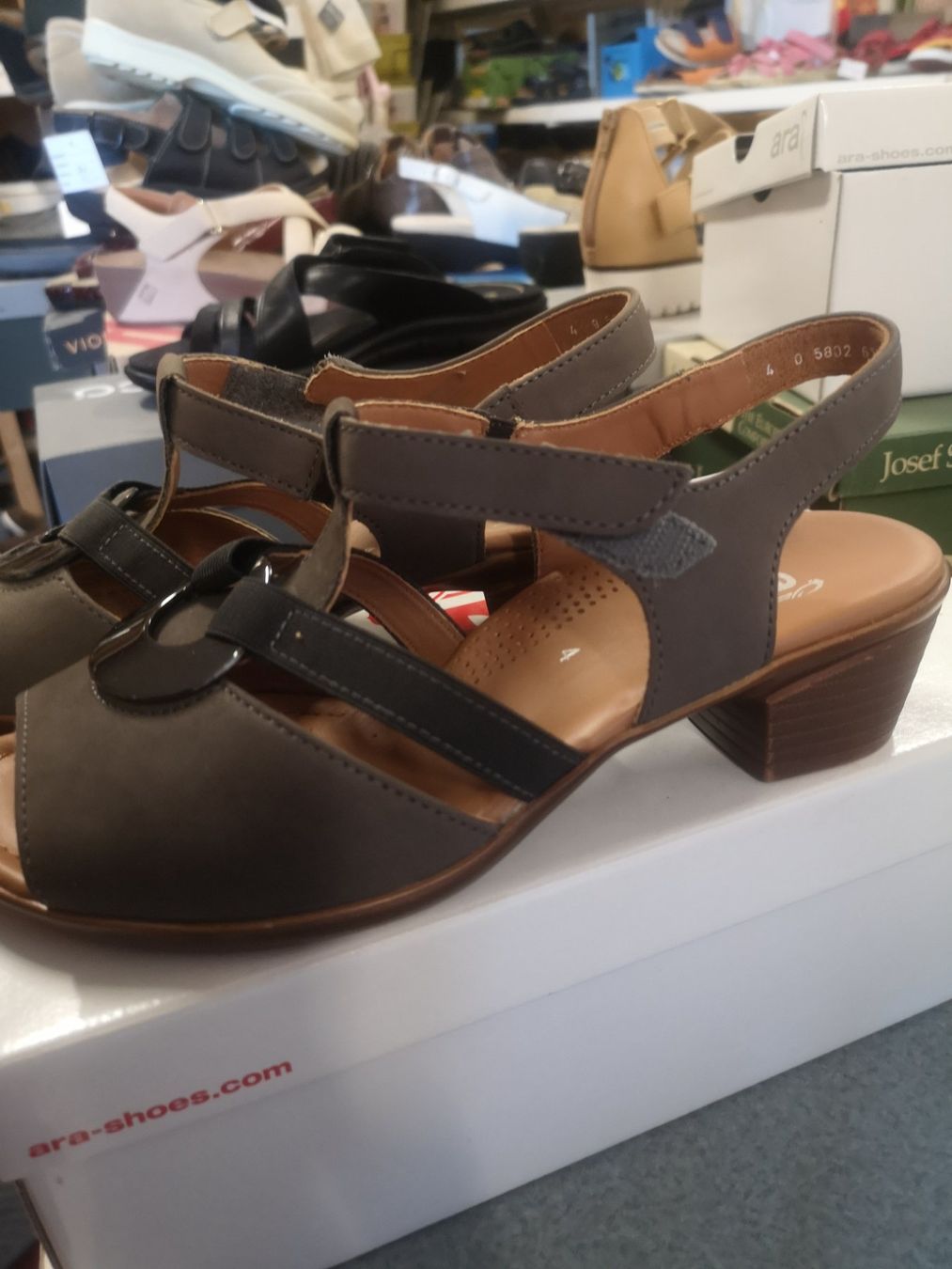 Ara Chaussures femmes: ARA – Neuf avec emballage d'origine à Möhlin par Highwaytom 1