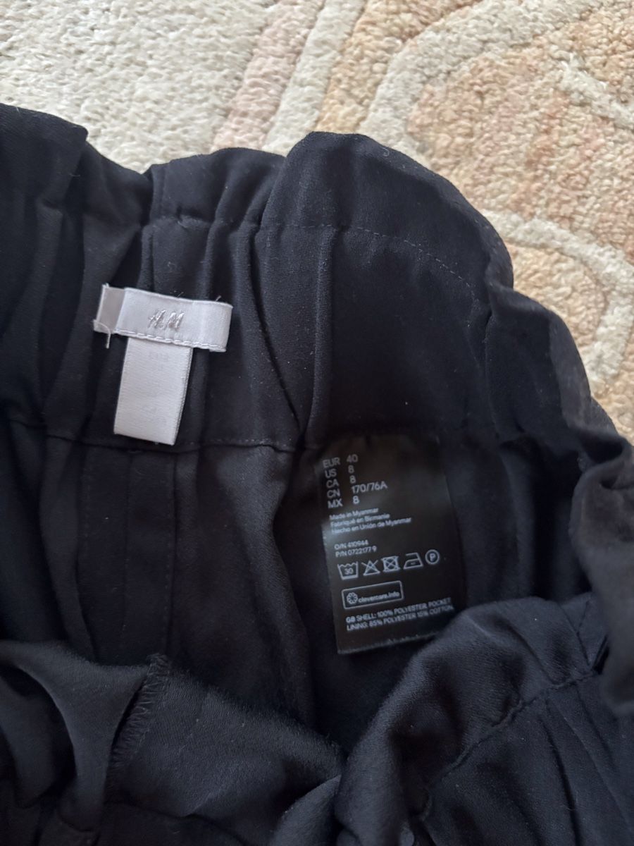 H&M Pantaloni: Stoffhosen kurz – Usato da Eggersriet venduto da car_w5cl 2