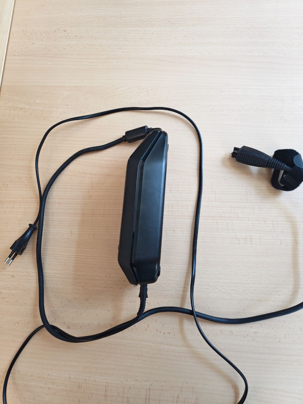 Bosch Caricabatterie: Bosch E-Bike Ladegerät, BPC3400, 4A Charger – Usato da Bern venduto da Gloeis 1