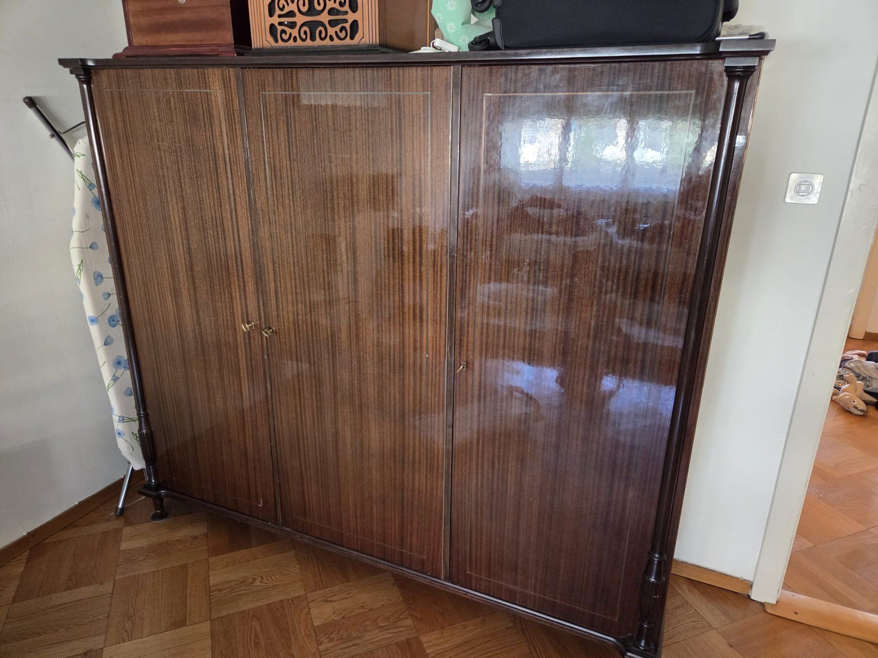 Schränke: Armoire à 3 portes à donner – Gebraucht aus Genève von yan_vh72 1