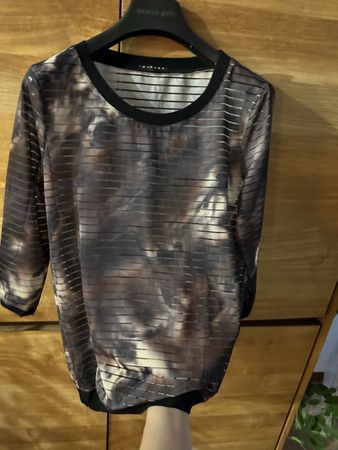 Trendiges Sommer-Shirt mit speziellem Muster, Grösse M