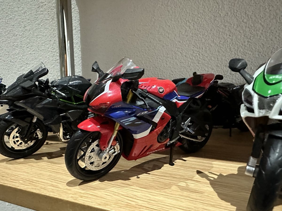 Maisto Kit di modellismo & Modellini statici: 23 Stück Motorradmodell Sammlung Maisto – Usato da Schinznach-Dorf venduto da Rasec 3
