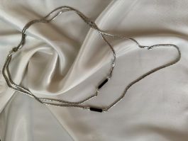 Vintage 1970s Collier minimalistisch / Silberfarben & Schwar
