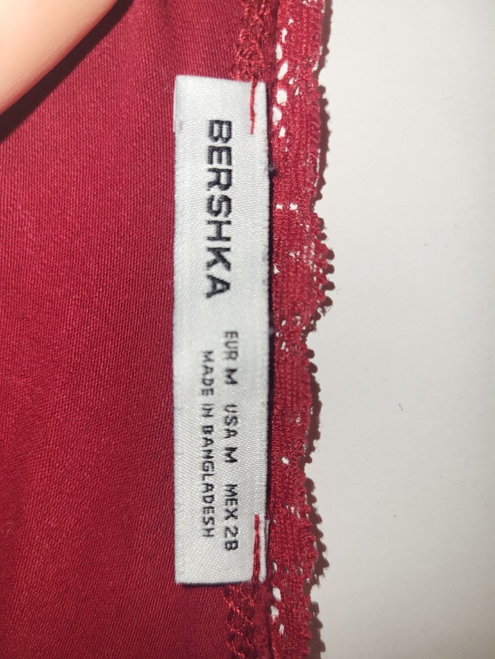 Bershka Tops: Rotes Top mit Spitze – Gebraucht aus Wünnewil von l._aetitia 2