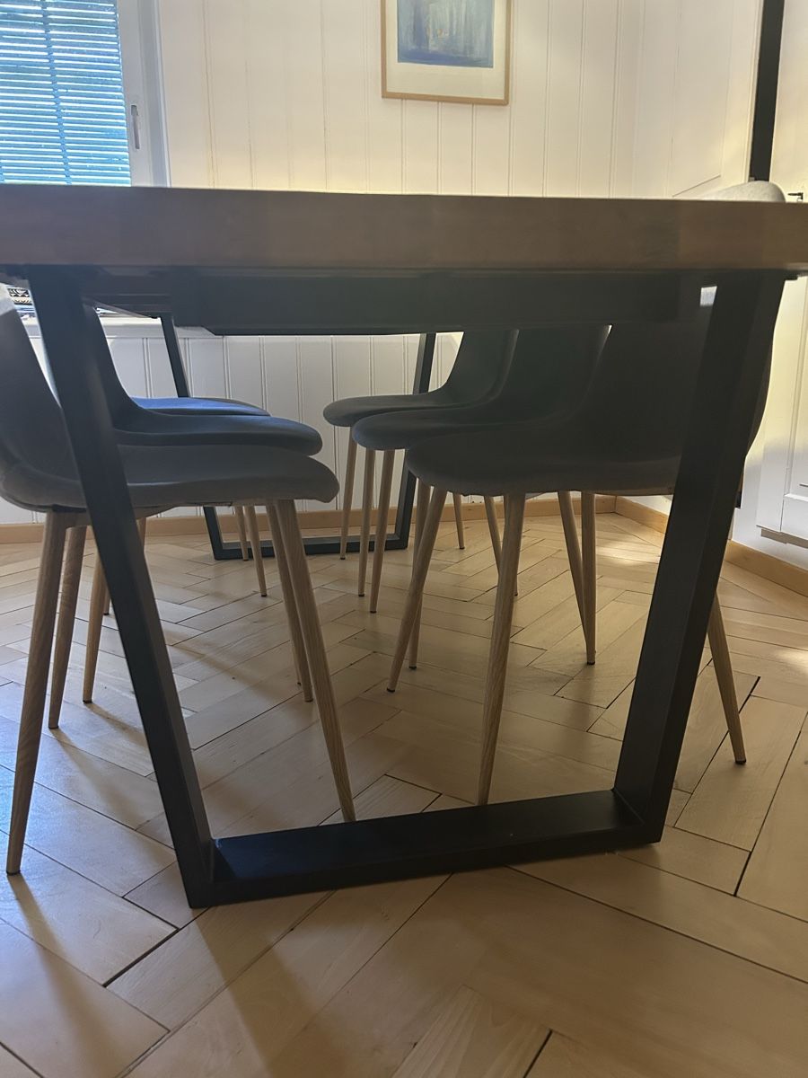 Tables: Holztisch – D'occasion à St. Gallen par jos_2y7f 1