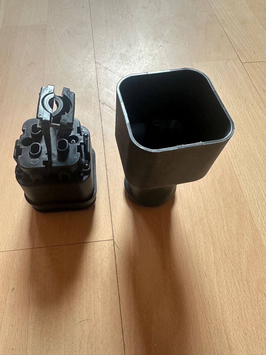 Spine: Kupplung J15 4 Polig – Usato da Huttwil venduto da Bolpa 2