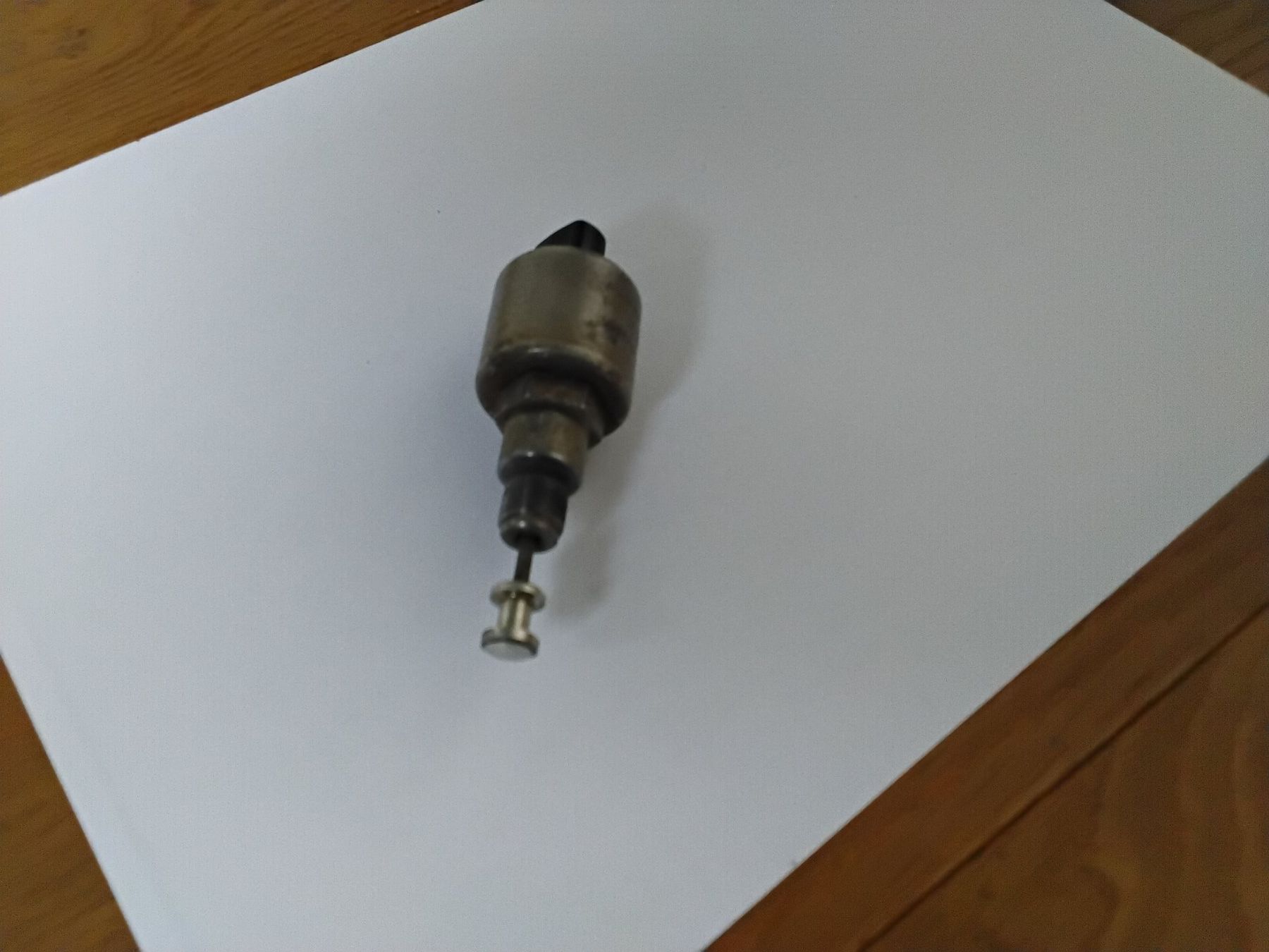 VW Tutti pezzi di ricambio auto: Vergaser Abschaltventil von VW Käfer 1302S – Usato da Balsthal venduto da SabineR01 2
