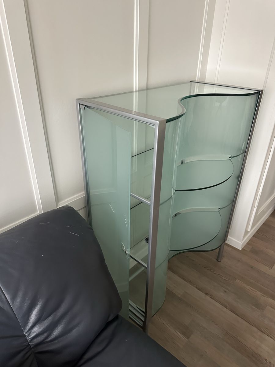 Vetrine: Designerstück Glasvitrine – Usato da Zürich venduto da Josaholic 2