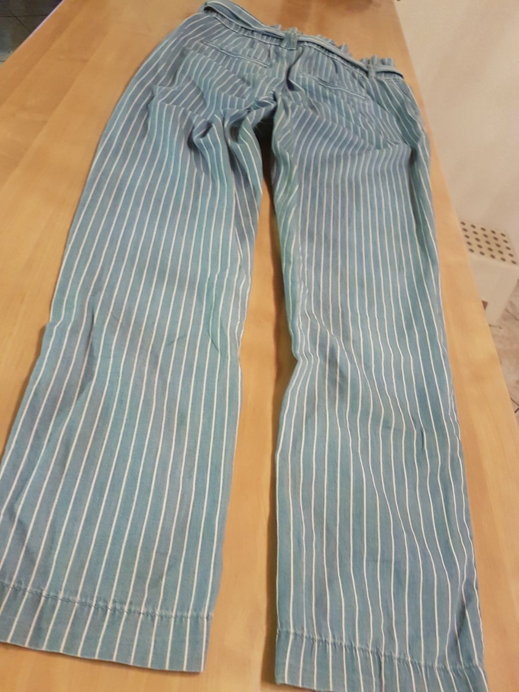 C&A Pantaloni: Pantalon taille 36 marque C&A 100% coton – Usato da Villiers venduto da san_jn5w 5