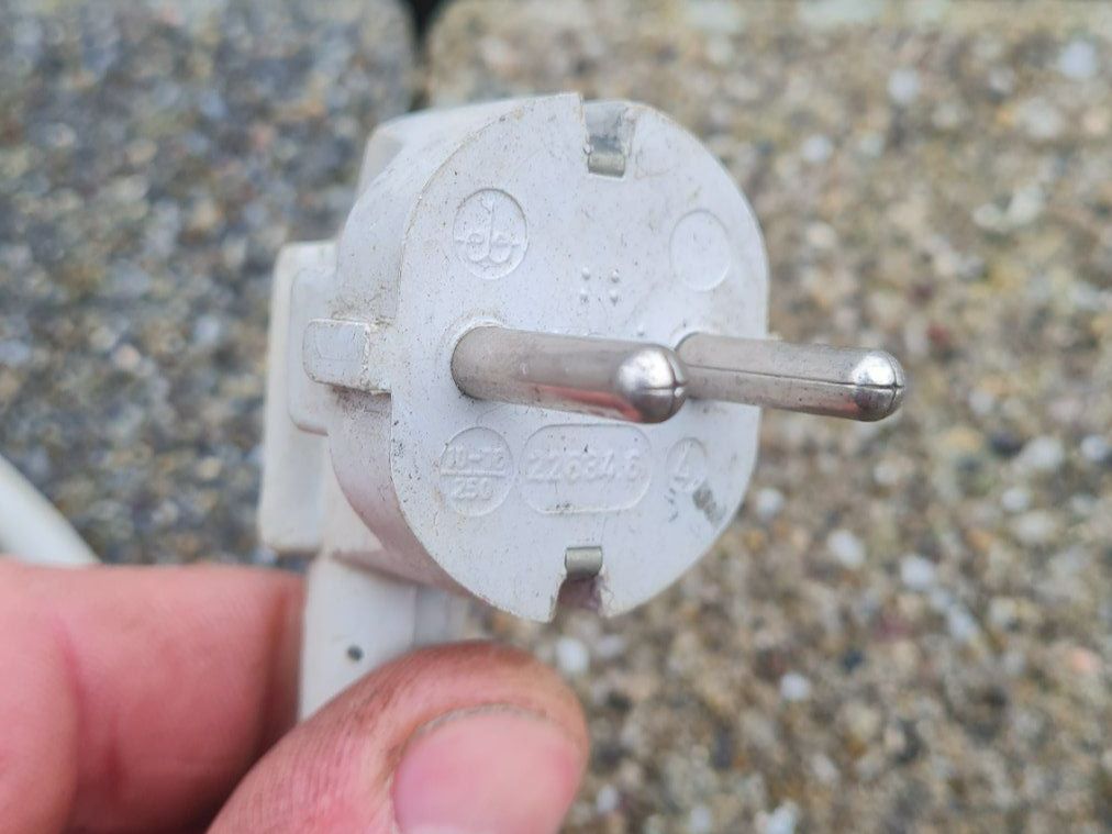 Kabel: Antikes Kabel / Stecker / 10A / 250V / Vintage / 1.5 Meter – Gebraucht aus Safenwil von TOMLUK 1