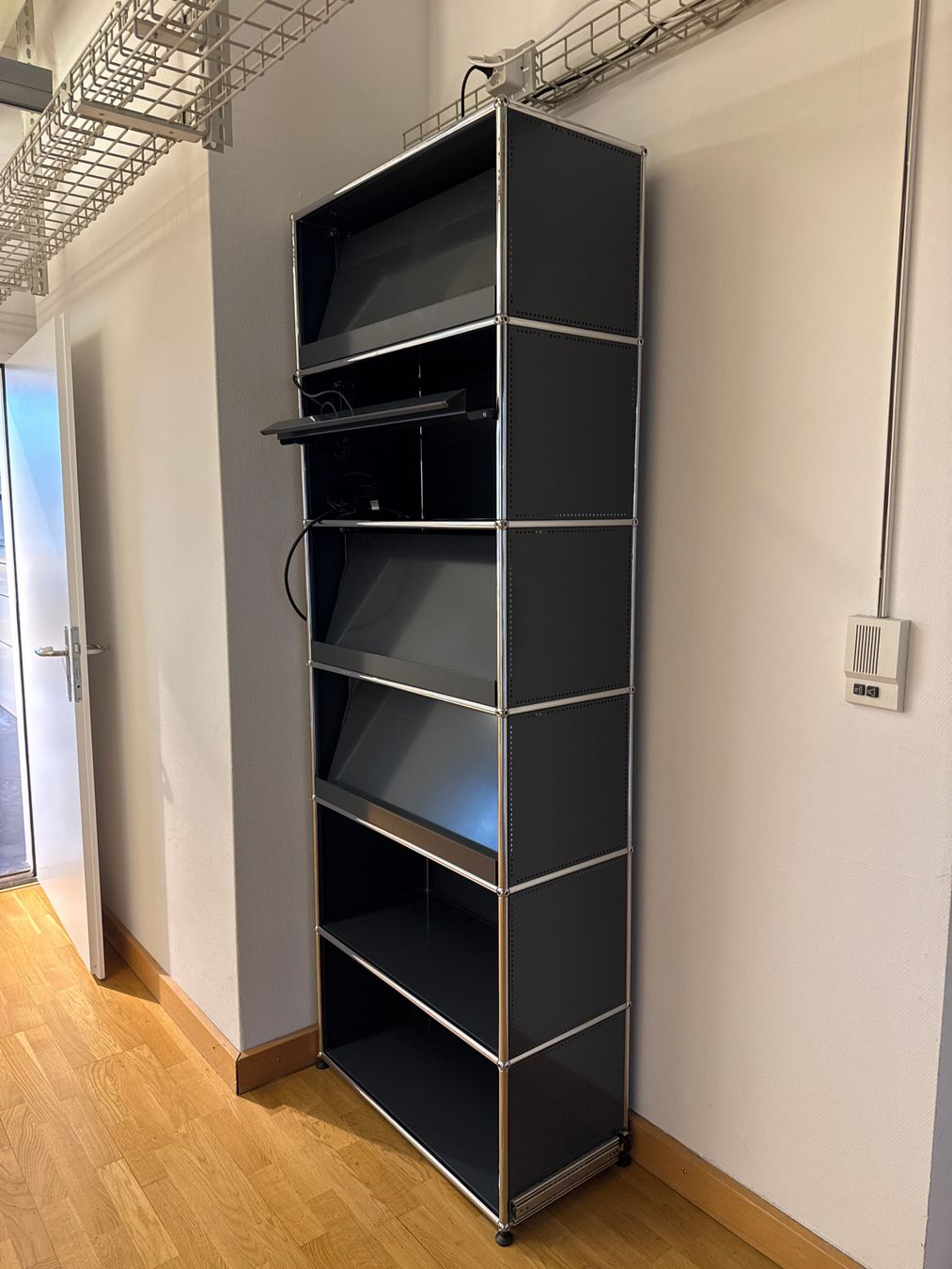 USM Étagères: USM Regal 1x6 Anthrazit – D'occasion à Affoltern am Albis par Zapro 1