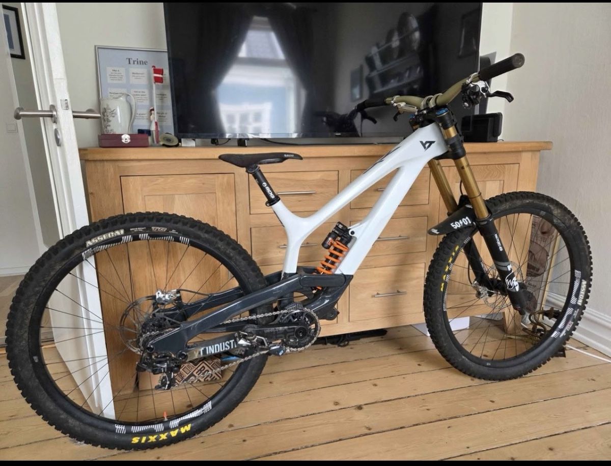 YT Vélos: Yt tues xl  – D'occasion à Lauterbrunnen par hug_zv8b