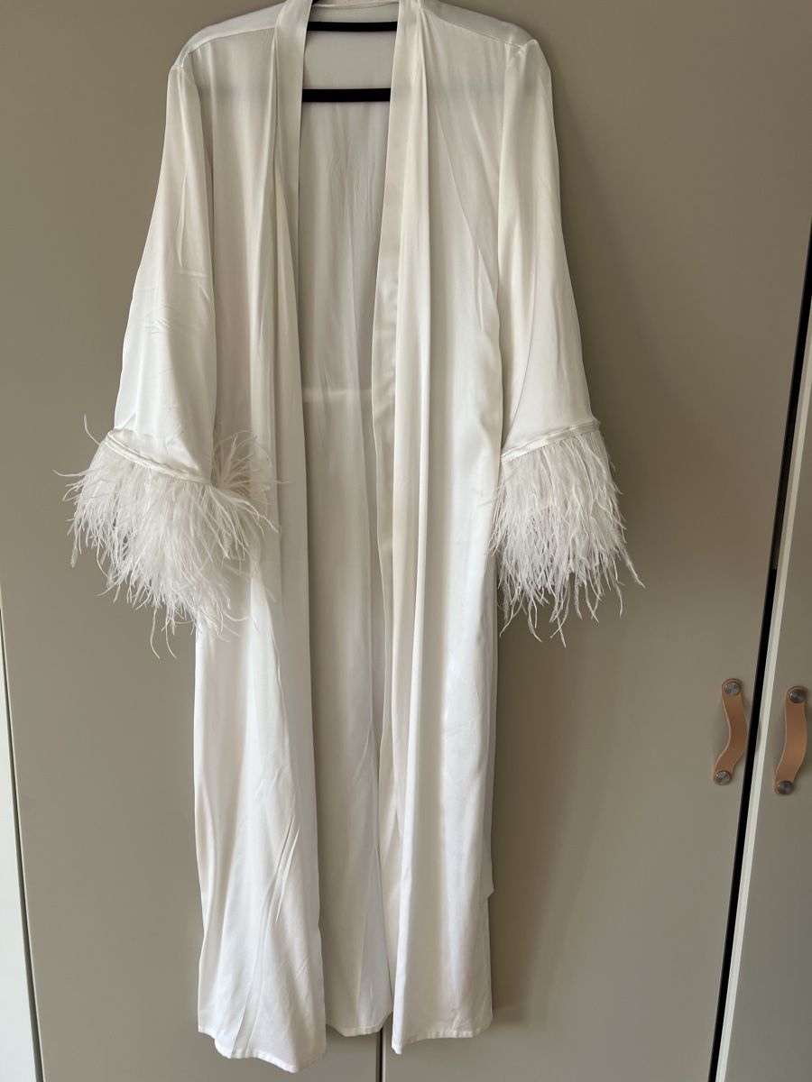 Kleider: Silk robe with ostrich feathers  – Neu (gemäss Beschreibung) aus Zollikon von jud_cmm9 1