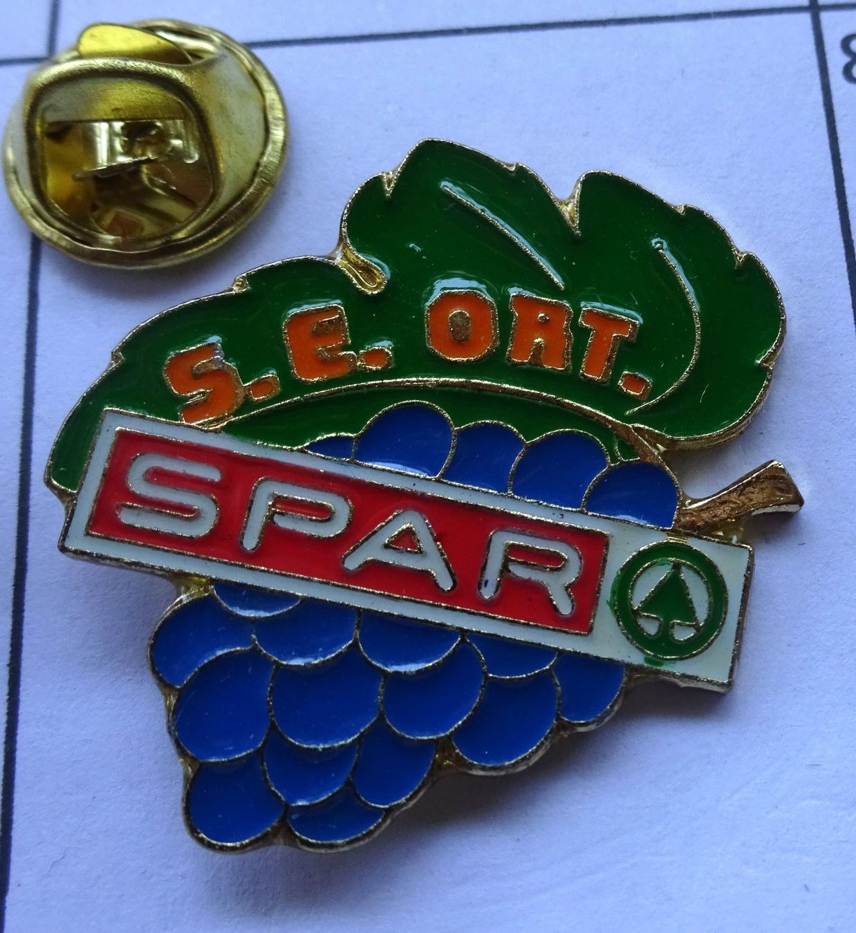 Plaquettes & Badges: Pin SPAR  S. E. ORT  Traube – D'occasion à Utzenstorf par BUtter81