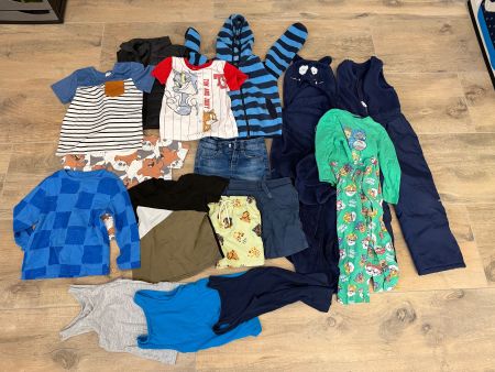 16-teiliges Kleiderset Jungs Grösse 104