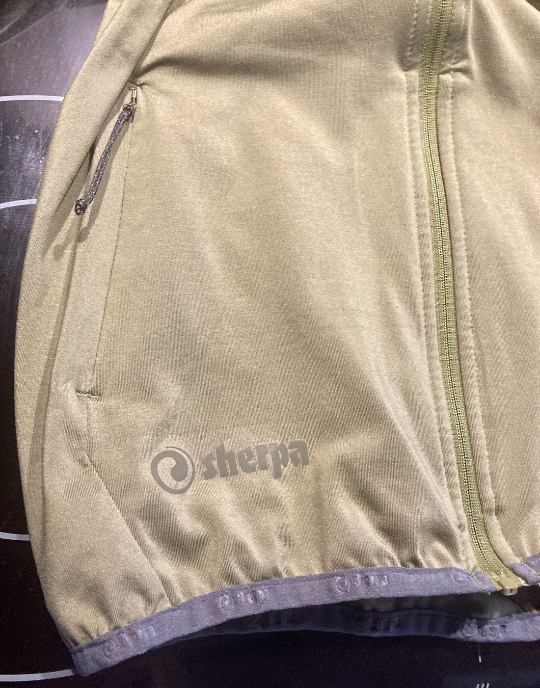 Sherpa Jacken: Sherpa Jacke Top Zustand – Gebraucht aus Bischofszell von Silberviolett 2